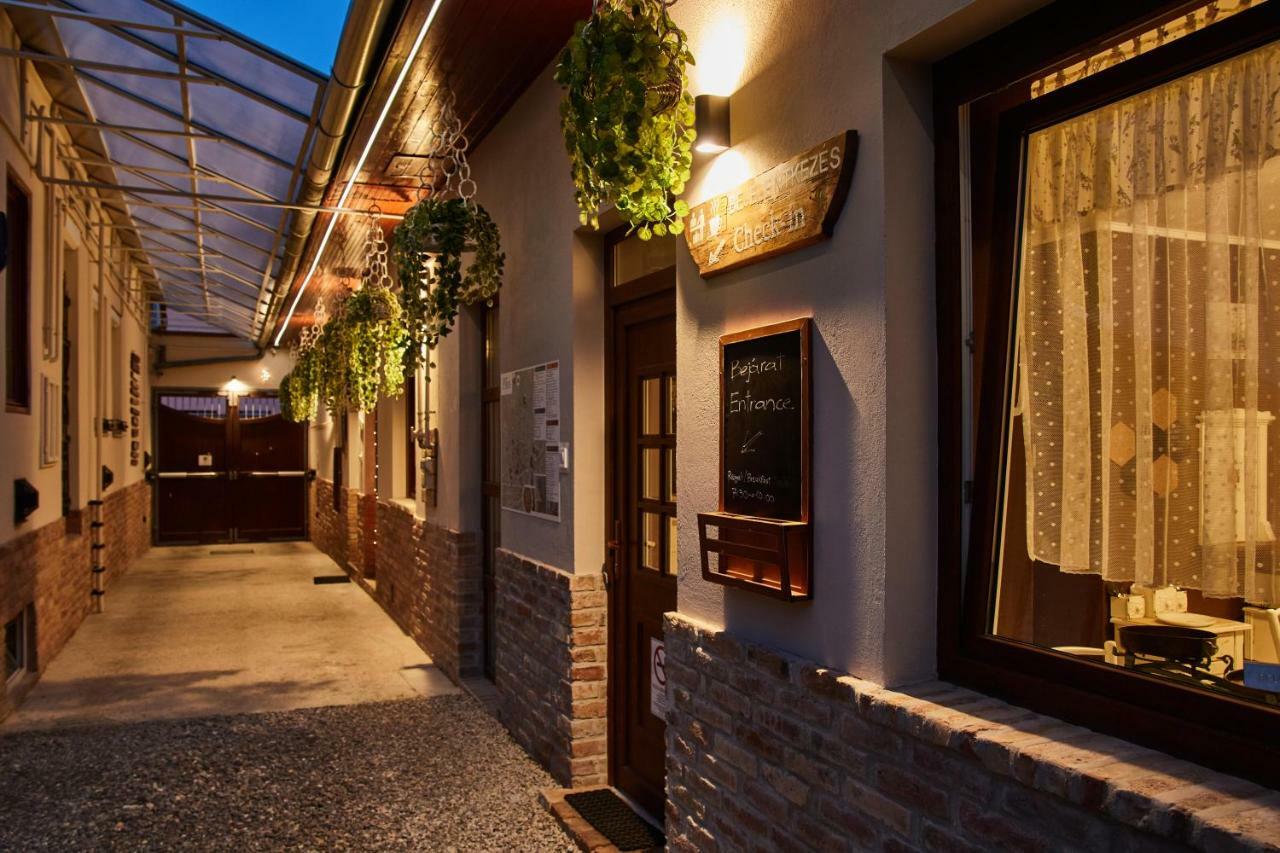 Abraham Vintage Szobak & Apartmanok Pětikostelí Exteriér fotografie